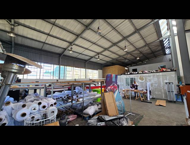 1,239M² WAREHOUSE TO LET IN SPARTAN